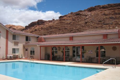 Aarchway Inn 005